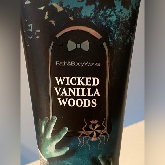 Bath & Body Works Other - Bath & Body Works Wicked Vanilla Woods
Ultimate Hydration Body Cream scented
